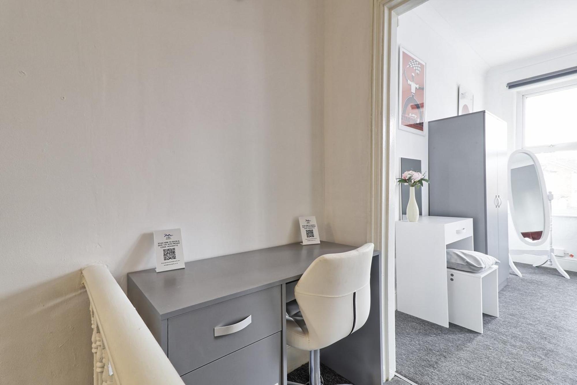 Beautiful Spacious Four Bedroom House With Parking For 2 Cars, 5 Minute Walk To Southend Station 外观 照片