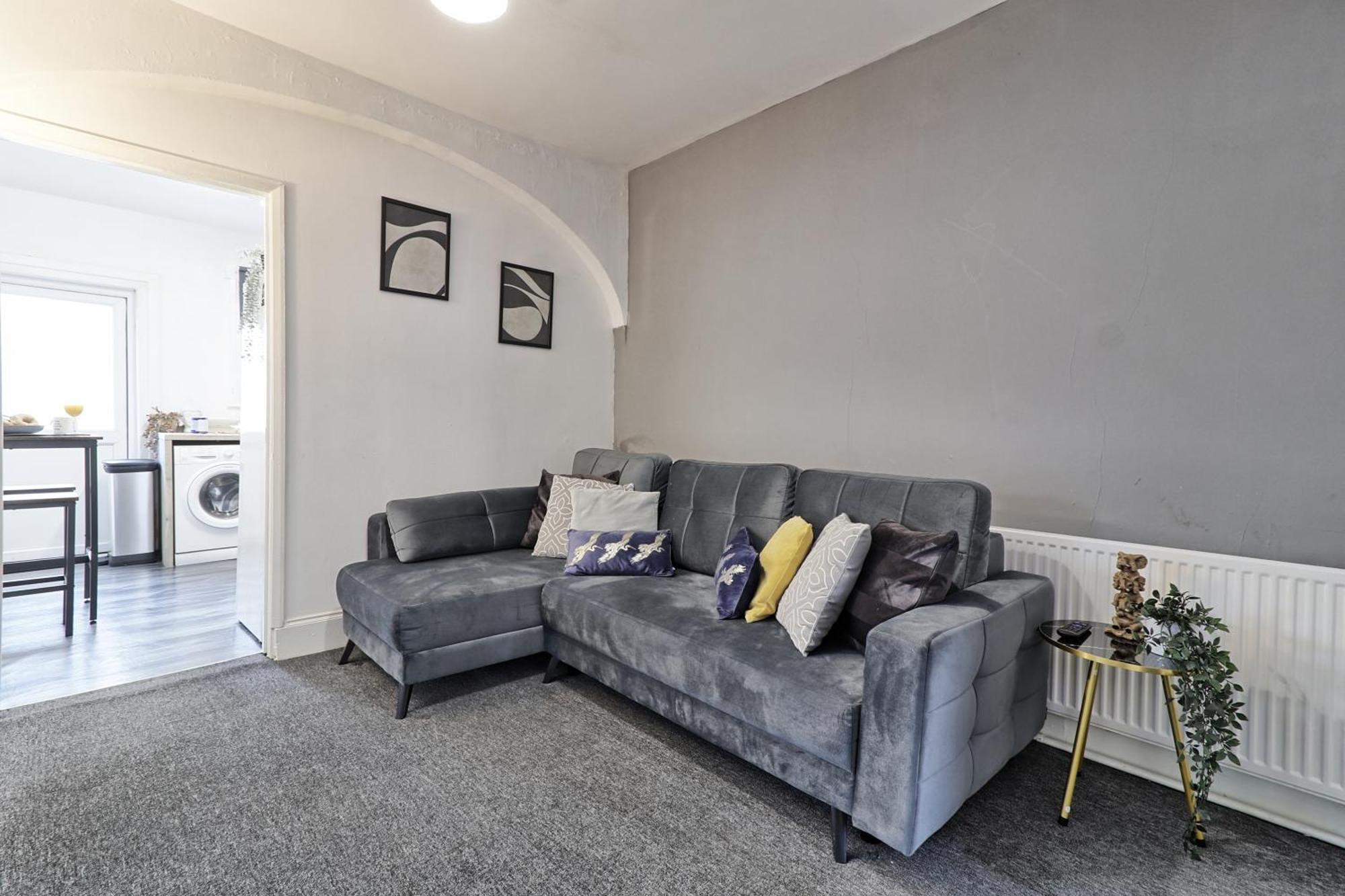 Beautiful Spacious Four Bedroom House With Parking For 2 Cars, 5 Minute Walk To Southend Station 外观 照片