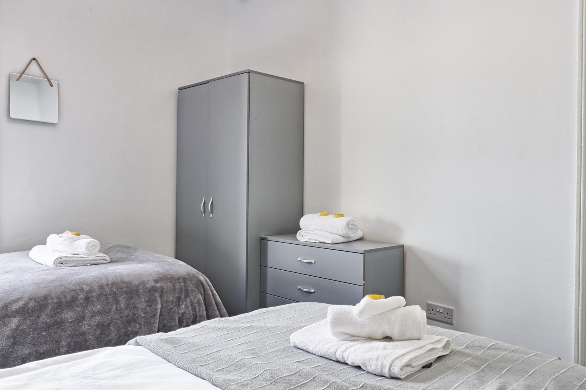 Beautiful Spacious Four Bedroom House With Parking For 2 Cars, 5 Minute Walk To Southend Station 外观 照片