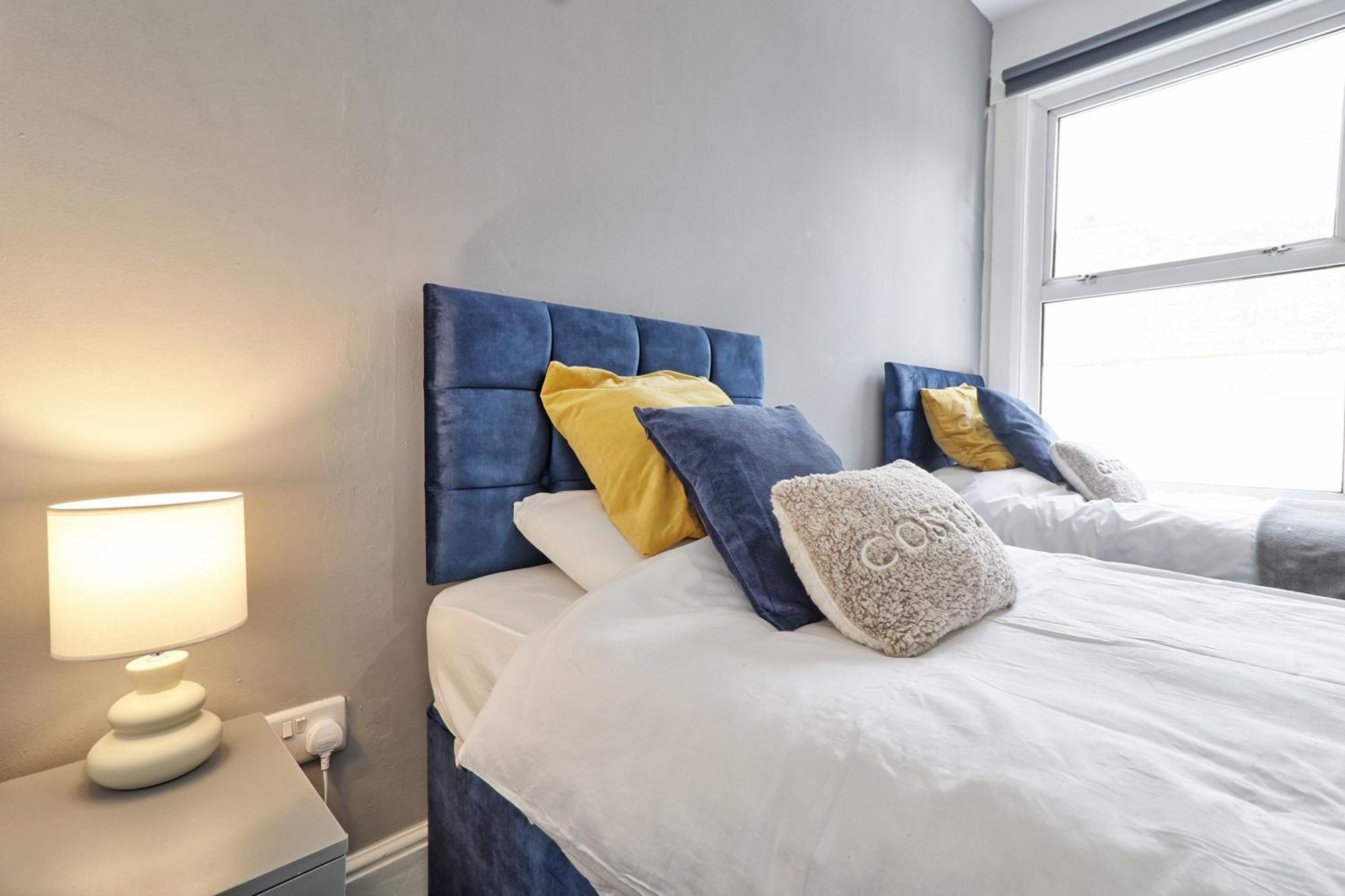 Beautiful Spacious Four Bedroom House With Parking For 2 Cars, 5 Minute Walk To Southend Station 外观 照片