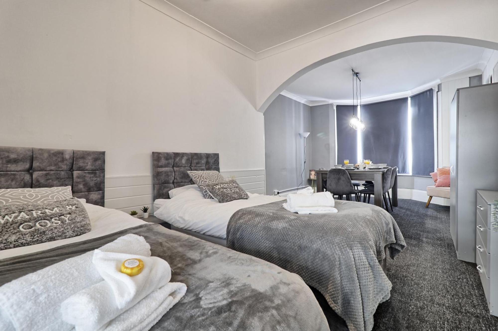 Beautiful Spacious Four Bedroom House With Parking For 2 Cars, 5 Minute Walk To Southend Station 外观 照片