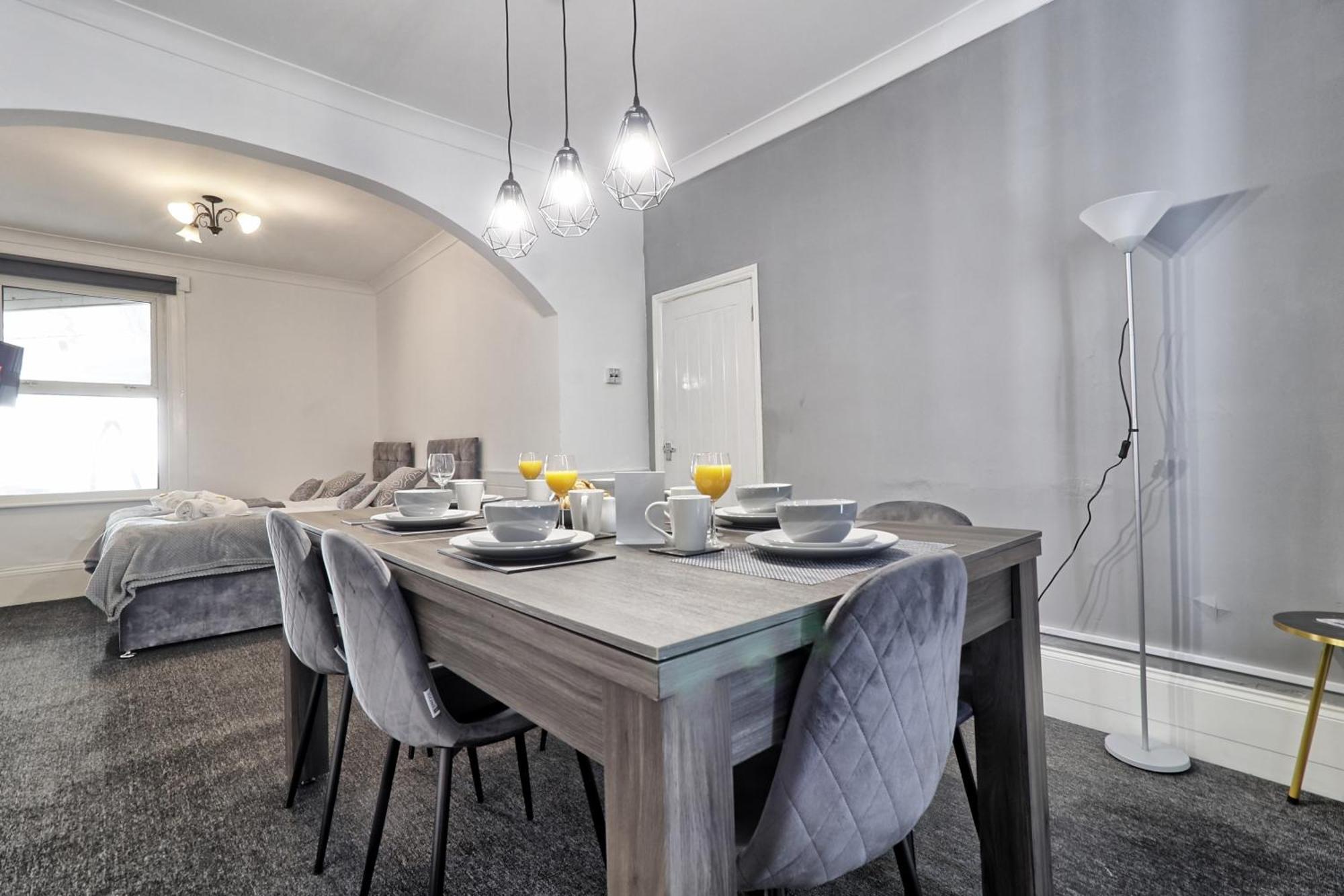 Beautiful Spacious Four Bedroom House With Parking For 2 Cars, 5 Minute Walk To Southend Station 外观 照片
